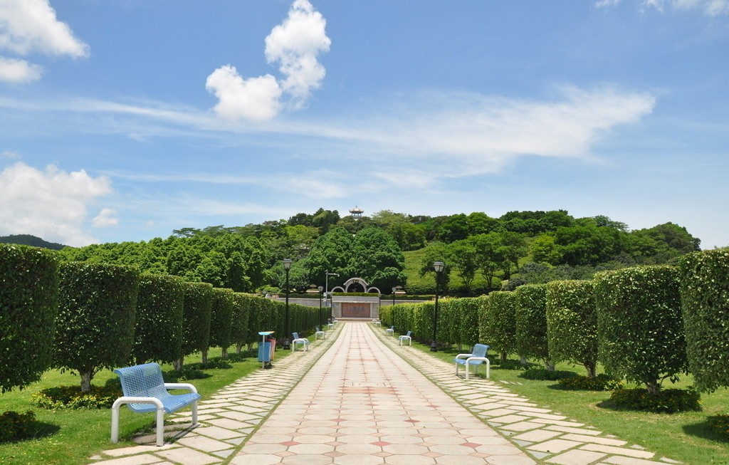 透水磚在景觀園林鋪裝中有什么作用?